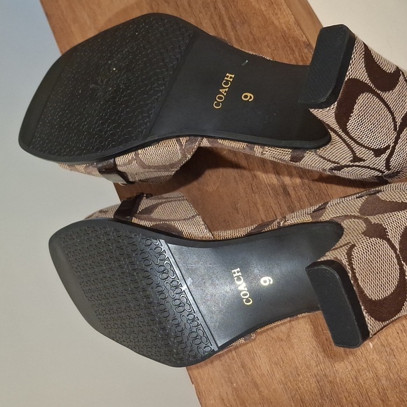 Coach Josie Shoes. Size 9 - Picture 4 of 4